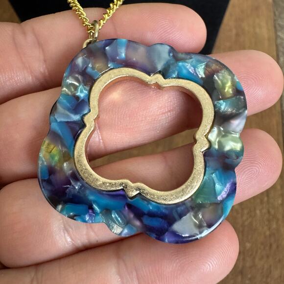 Blue Resin Gold Tone Large Pendant Chain Necklace 23 inch magnetic Closure - Picture 5 of 7